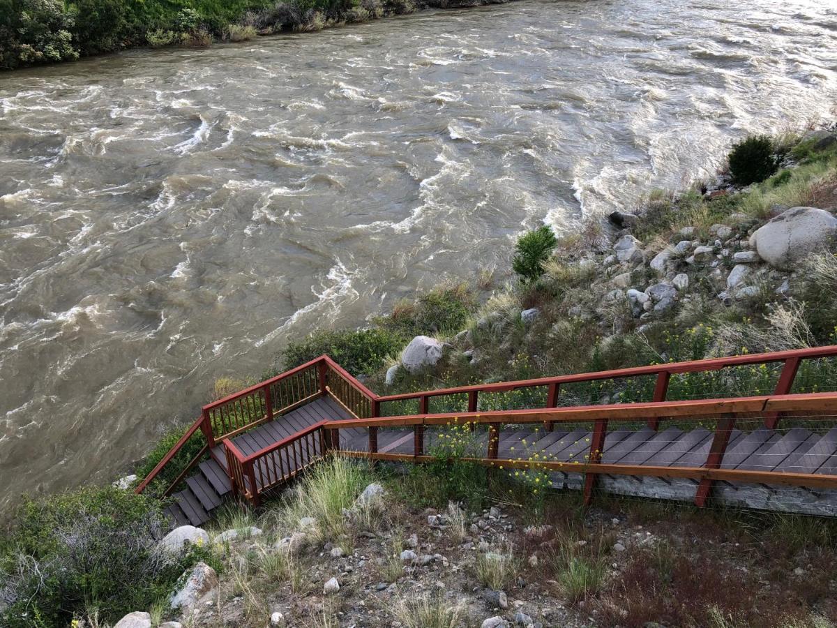 Yellowstone Riverside Cottages Гардінер Екстер'єр фото