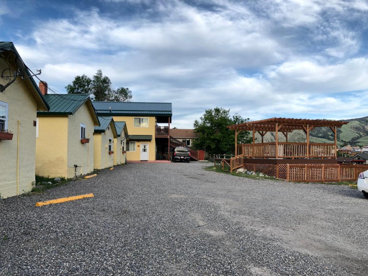 Yellowstone Riverside Cottages Гардінер Екстер'єр фото