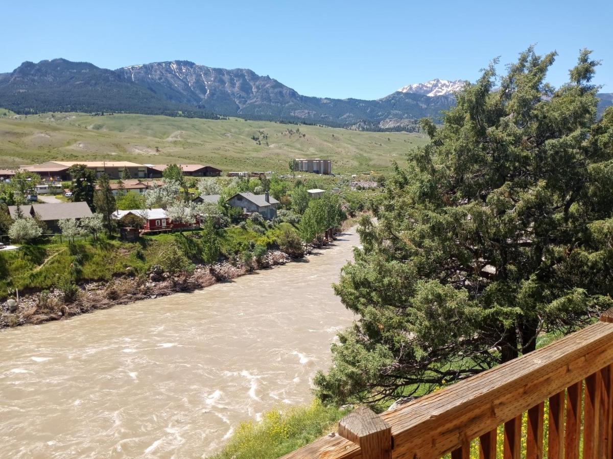 Yellowstone Riverside Cottages Гардінер Екстер'єр фото